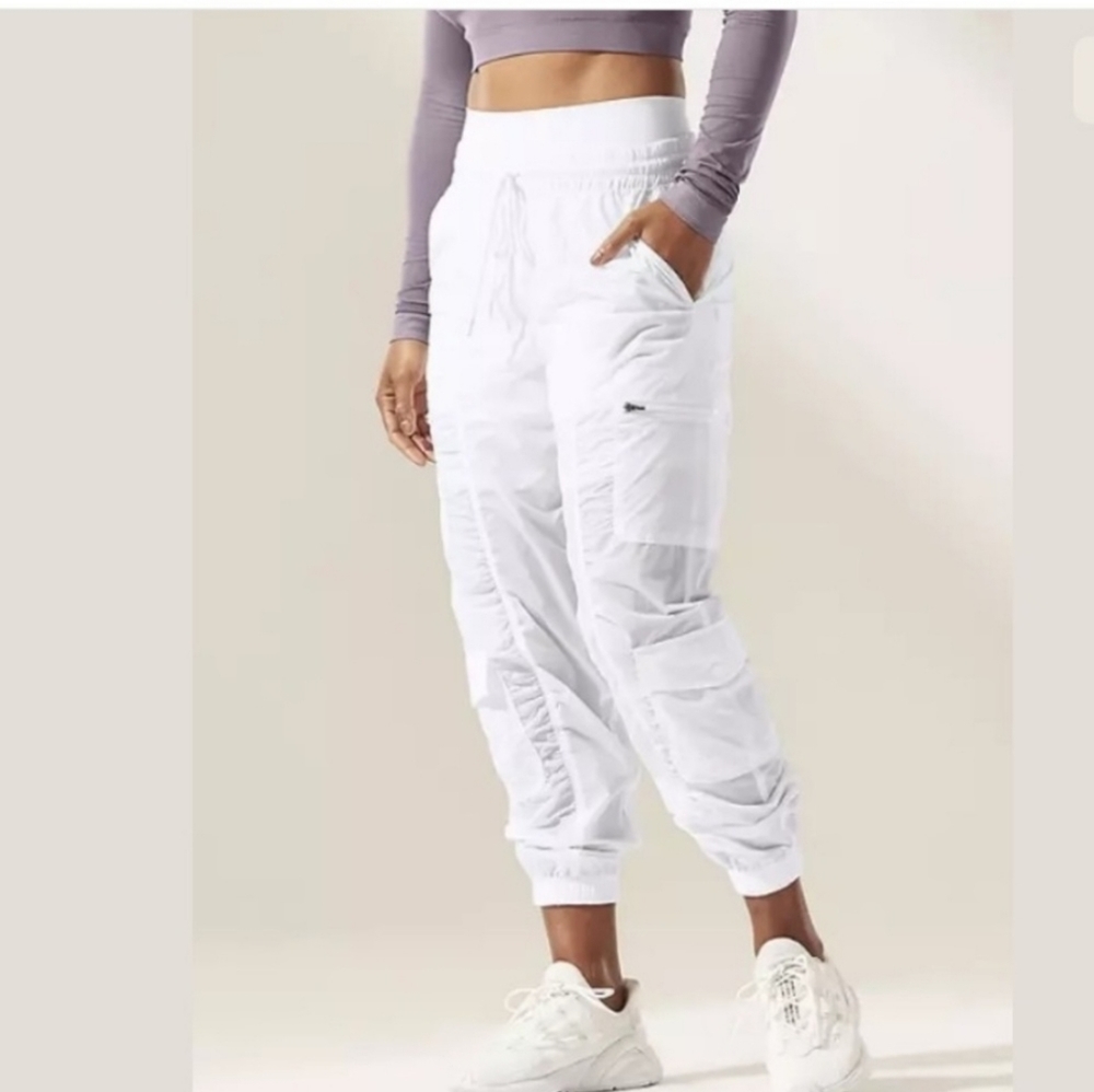 NWT Athleta Parachute Cargo Pants Size 10